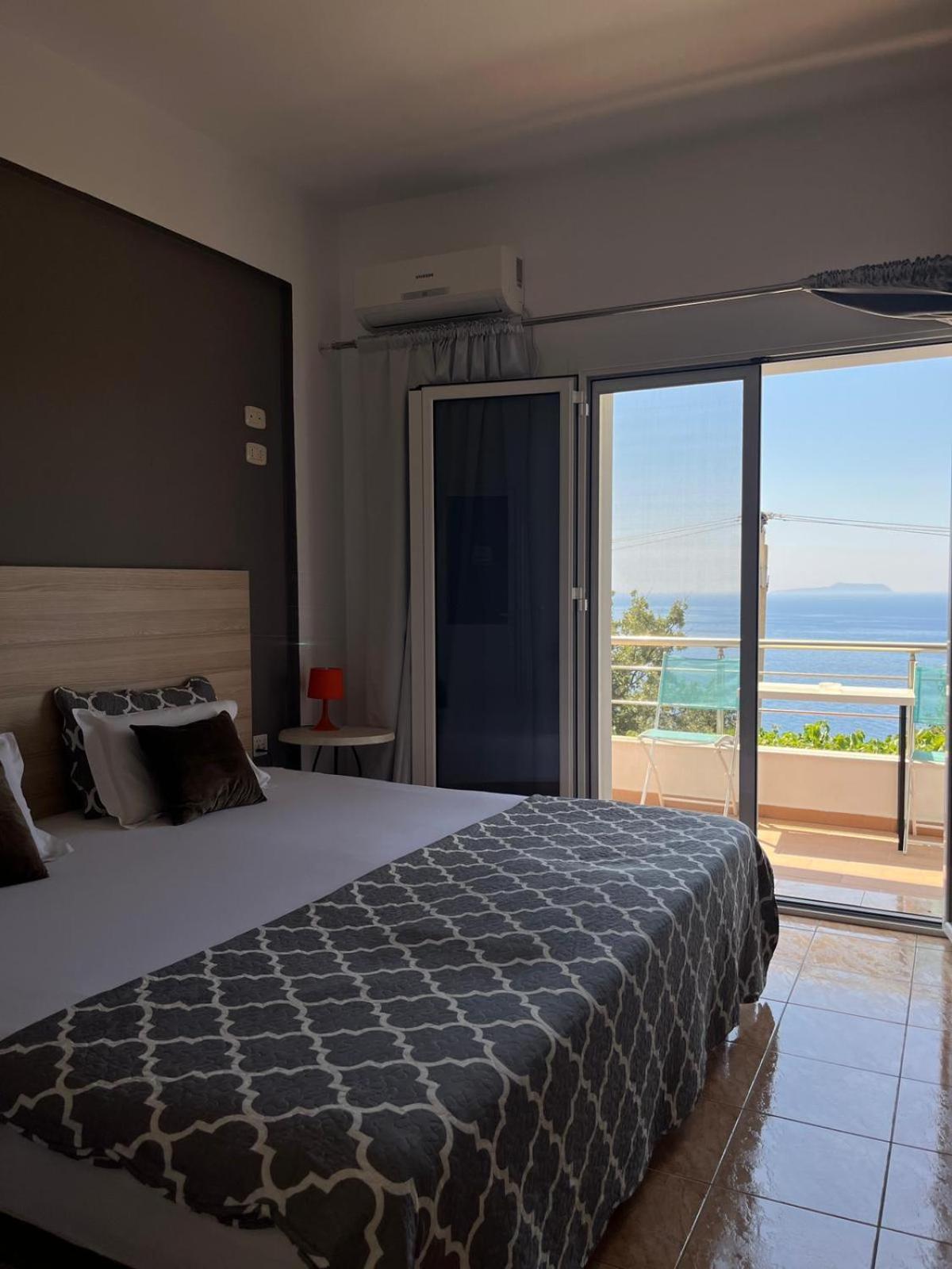 Salt Life Hotel Dhermi Bagian luar foto