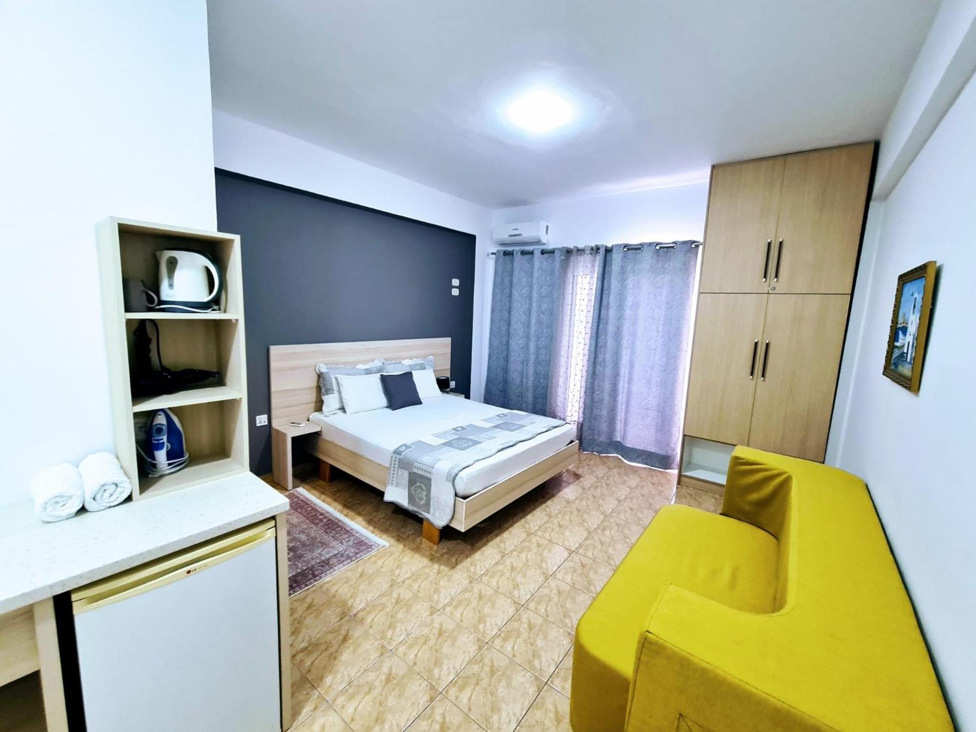 Salt Life Hotel Dhermi Bagian luar foto