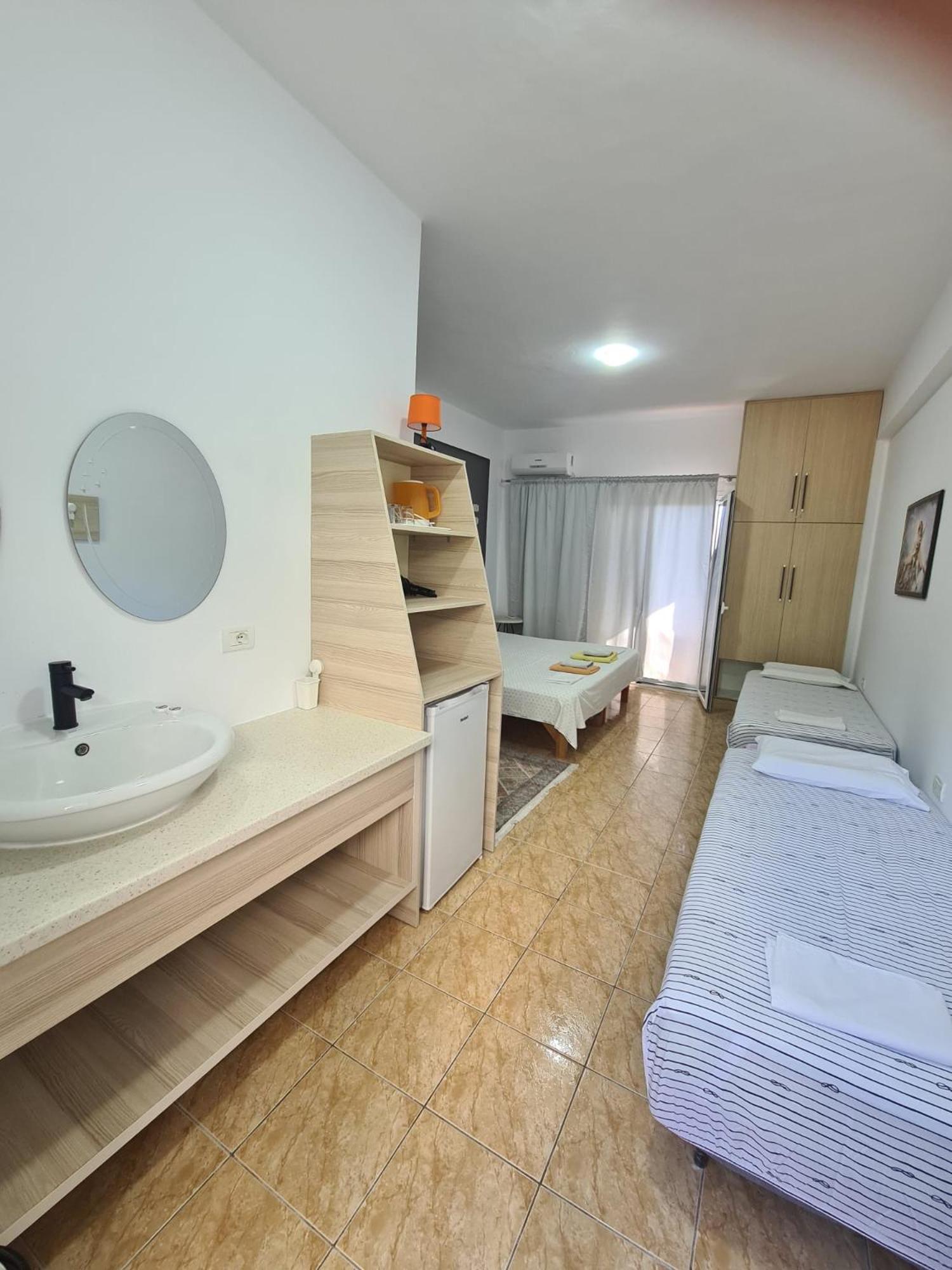 Salt Life Hotel Dhermi Bagian luar foto