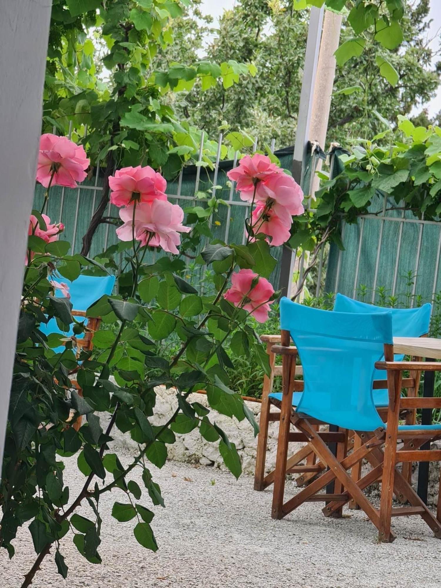 Salt Life Hotel Dhermi Bagian luar foto
