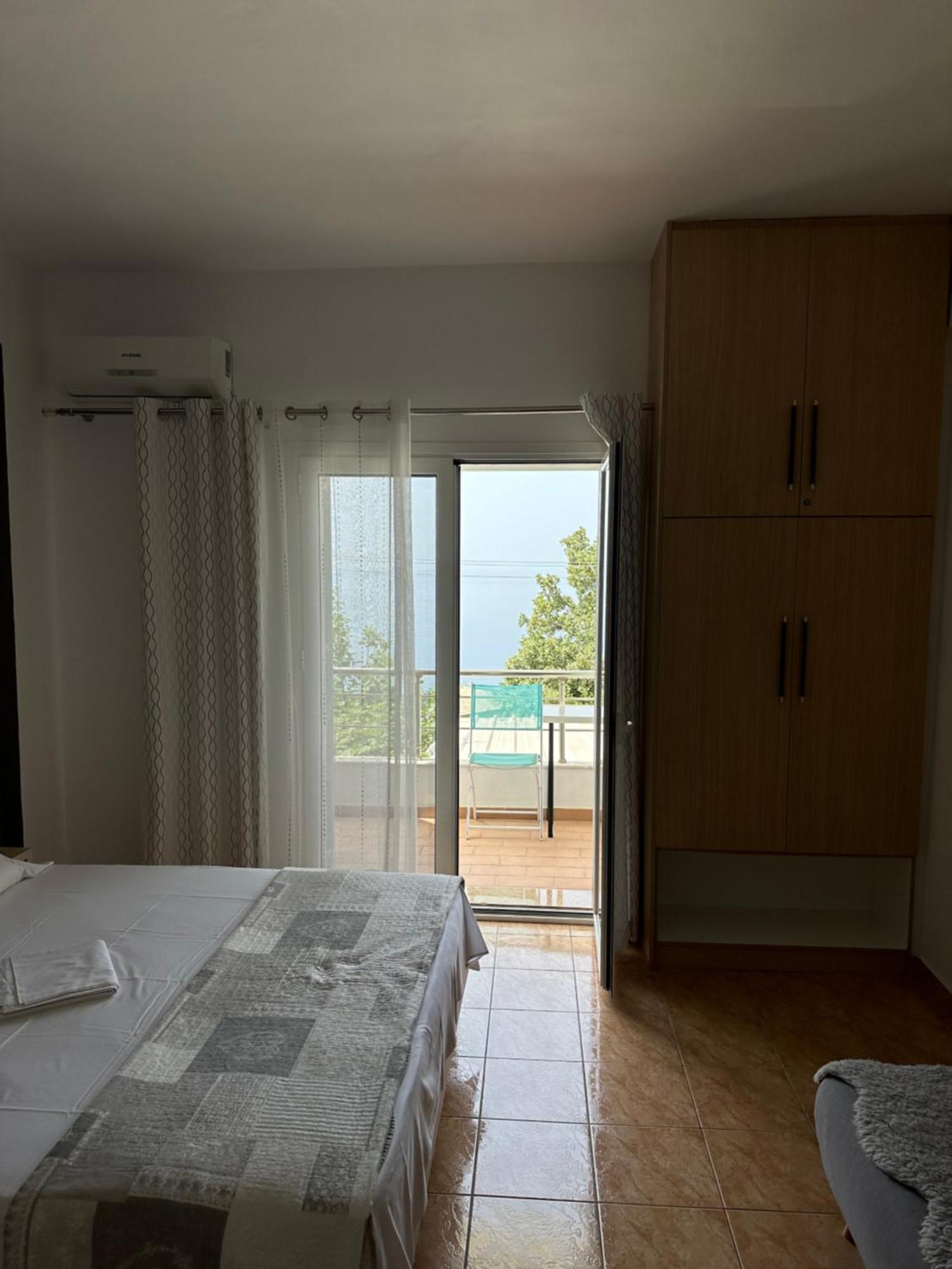 Salt Life Hotel Dhermi Bagian luar foto