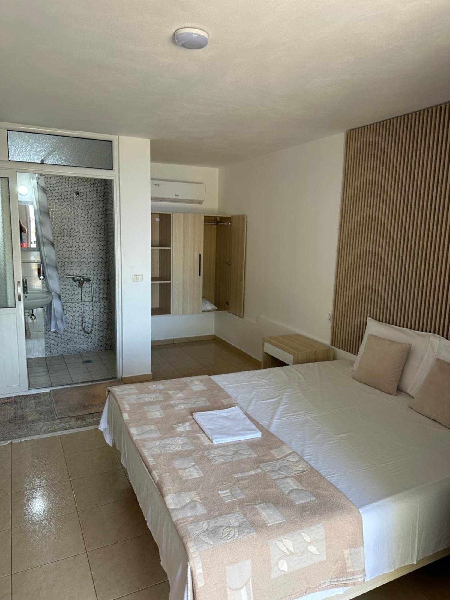 Salt Life Hotel Dhermi Bagian luar foto